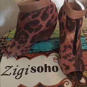 Women’s Peep Toe Bootie